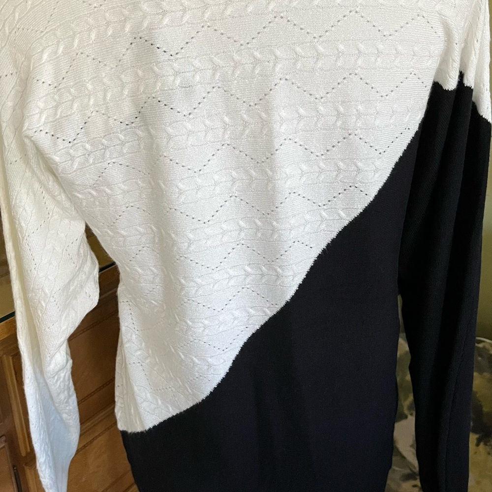 TRUTH Color Block Sweater..NWT